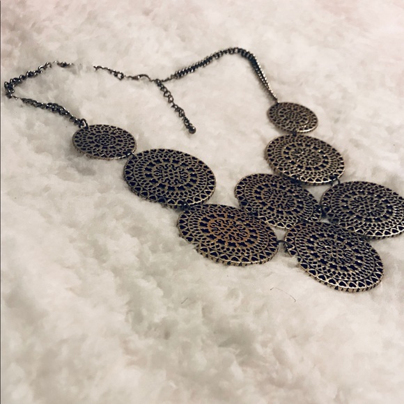 Accessories - Statement necklace